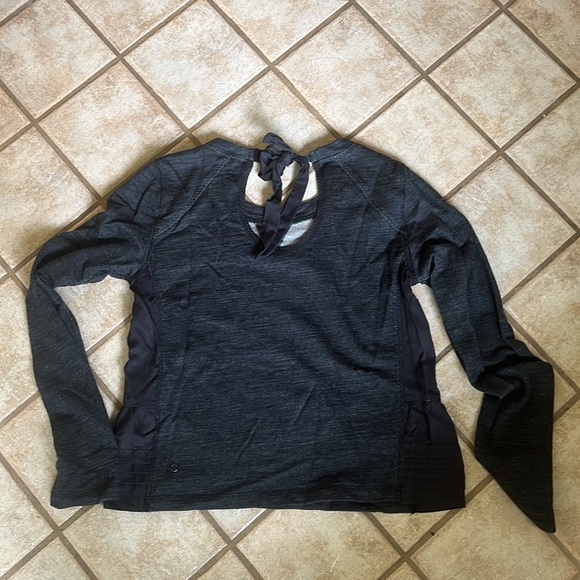 Lululemon sweater with tie key hole back - Picture 5 of 8